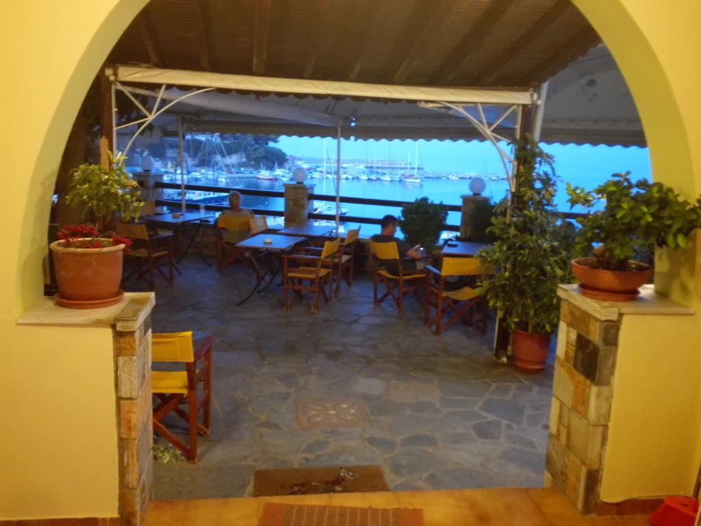 Haravgi Hotel Patitírion Exteriör bild